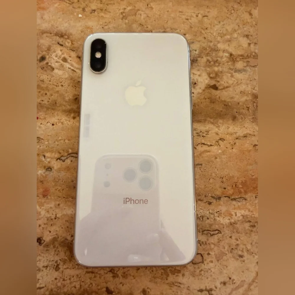 Apple iPhone X 64GB Silver – Unlocked – iOS 16.7 – Works Great – See Details